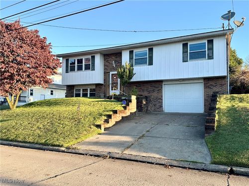 901 41st St, Vienna, WV, 26105-2837 | Card Image