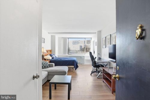 apt-646-1111 Arlington Blvd, ARLINGTON, VA, 22209-3221 | Card Image