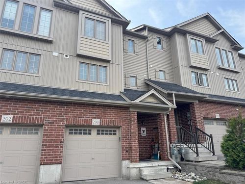 200 Maitland St, Kitchener, ON, N2R0C3 | Card Image