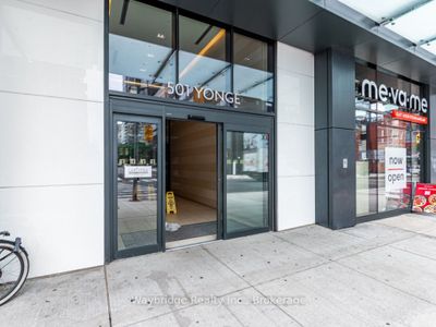 1406 - 501 Yonge St, Condo with 0 bedrooms, 1 bathrooms and null parking in Toronto ON | Image 2