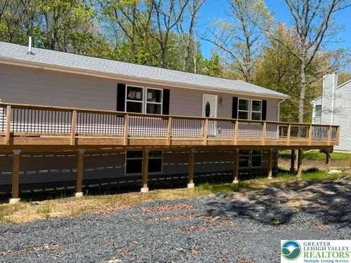 224 Kensington Dr, Bushkill, PA, 18324-8133 | Card Image