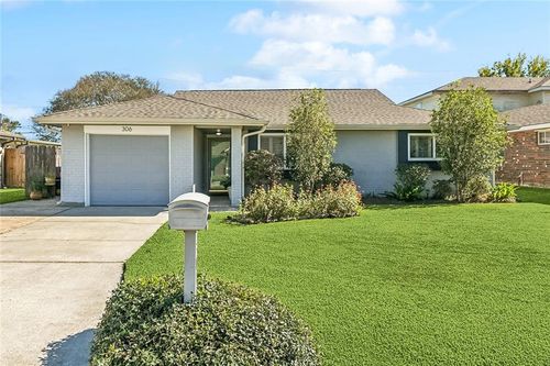 306 River Point Dr, Destrehan, LA, 70047-4011 | Card Image