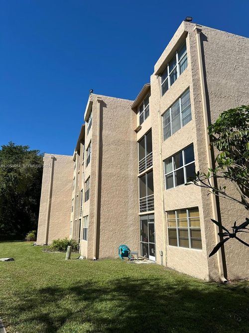305-9410 Live Oak Pl, Davie, FL, 33324-4762 | Card Image