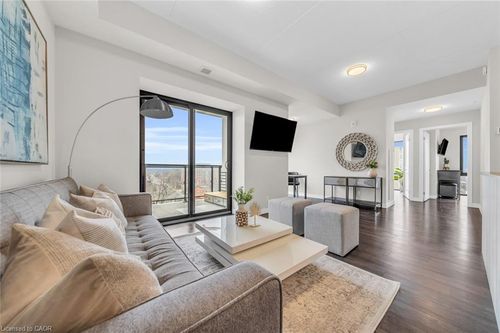 807-15 Queen St S, Hamilton, ON, L8P0C6 | Card Image