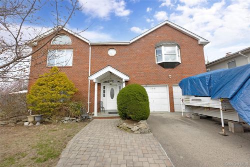 708 Park Ln, Cedarhurst, NY, 11516-1040 | Card Image