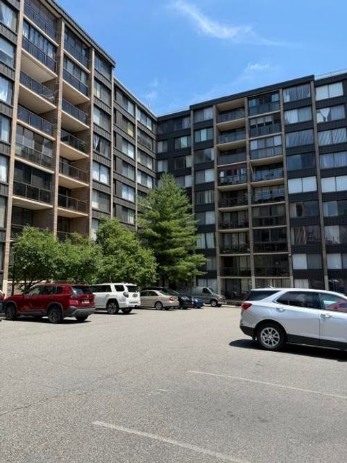 705-9060 Palisade Ave, North Bergen, NJ, 07047-6186 | Card Image