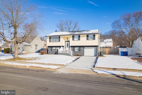 33 Sycamore Dr, BURLINGTON, NJ, 08016-3137 | Card Image