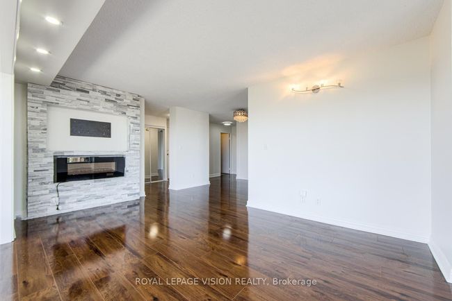 404 - 145 Hillcrest Ave, Condo with 3 bedrooms, 2 bathrooms and null parking in Mississauga ON | Image 13