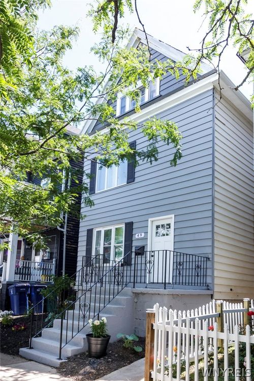 49 Massachusetts Ave, Buffalo, NY, 14213-2133 | Card Image