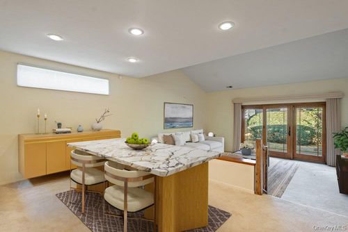 118 Estate Dr, Jericho, NY, 11753-2800 | Card Image