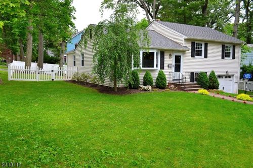 1 Willow St, Chatham, NJ, 07928-1934 | Card Image