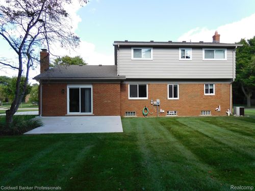 5283 Shrewsbury Dr, Troy, MI, 48085-3241 | Card Image
