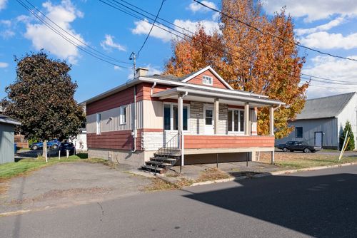 {{alt}} | Card Image