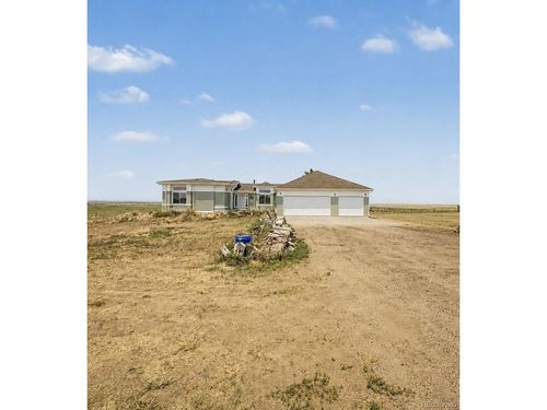 81807 E County Road 22, Deer Trail, CO, 80105-8519 | Card Image