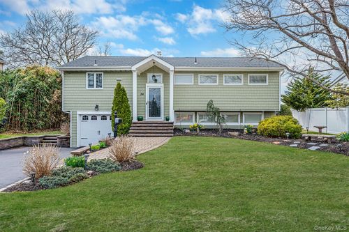 34 Secatogue Lane E, Islip, NY, 11795 | Card Image