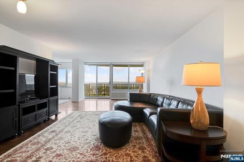 1 Claridge Dr, Verona, NJ, 07044-3010 | Card Image