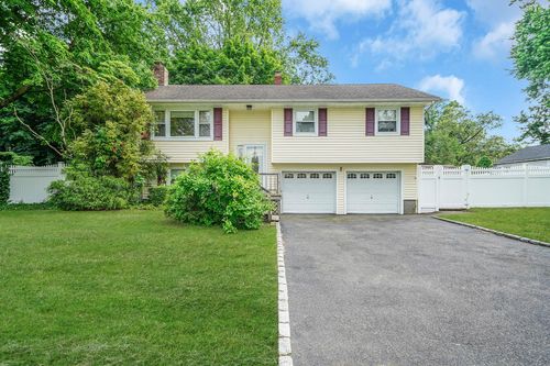 4 Margaret Dr, Nesconset, NY, 11767-3010 | Card Image