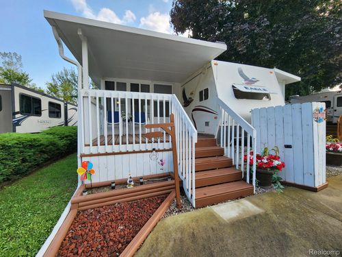 422-10001 E Goodall Rd, Durand, MI, 48429-9744 | Card Image