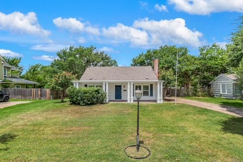 305 Francis Dr, College Station, TX, 77840-2207 | Card Image