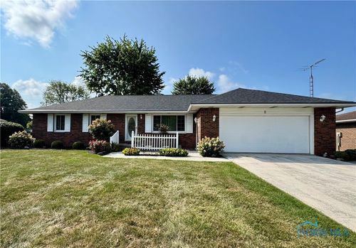 8 Christopher Dr, Fostoria, OH, 44830-3427 | Card Image