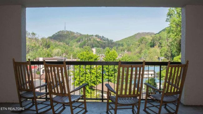 101 - 102 Baskins Creek Byp, Condo with 2 bedrooms, 2 bathrooms and null parking in Gatlinburg TN | Image 13