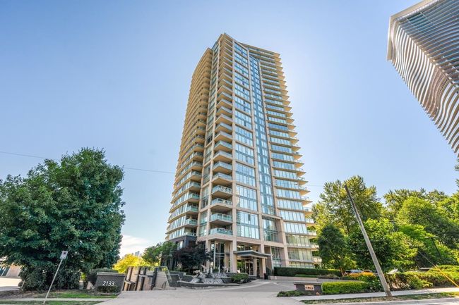 2802 - 2133 Douglas Road, Condo with 2 bedrooms, 2 bathrooms and null parking in Burnaby BC | Image 1