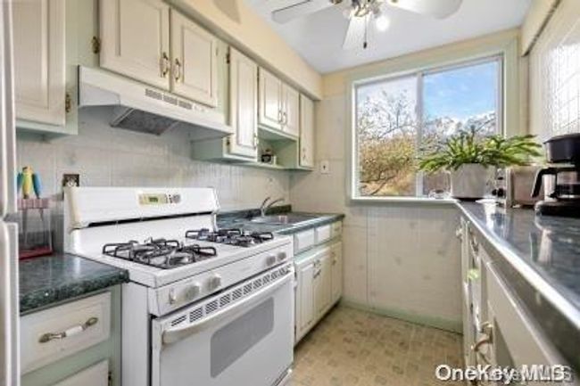 131 Middle Island Blvd, House other with 3 bedrooms, 3 bathrooms and null parking in Middle Island NY | Image 6