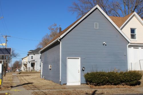 830 W 14th St, Davenport, IA, 52804-3918 | Card Image