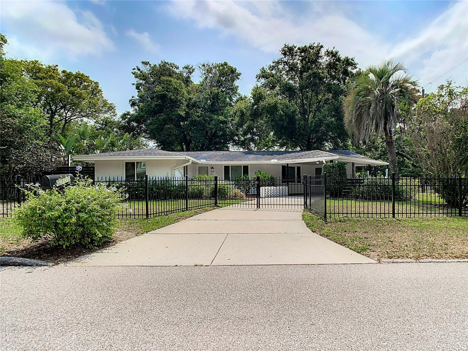 13th St, Tampa, FL 33604