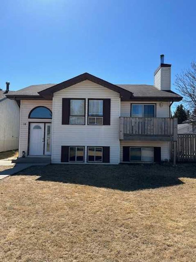 28 Graham Road, Home with 5 bedrooms, 3 bathrooms and 3 parking in Whitecourt AB | Image 1