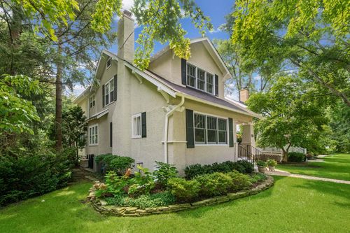 1062 Ash St, Winnetka, IL, 60093-2155 | Card Image