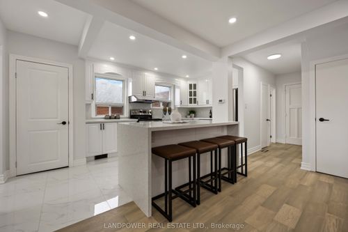 195 Phyllis Ave, Scarborough, ON, M1M1Y9 | Card Image