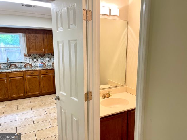 696 Redland Dr, Condo with 2 bedrooms, 3 bathrooms and null parking in jonesboro GA | Image 5