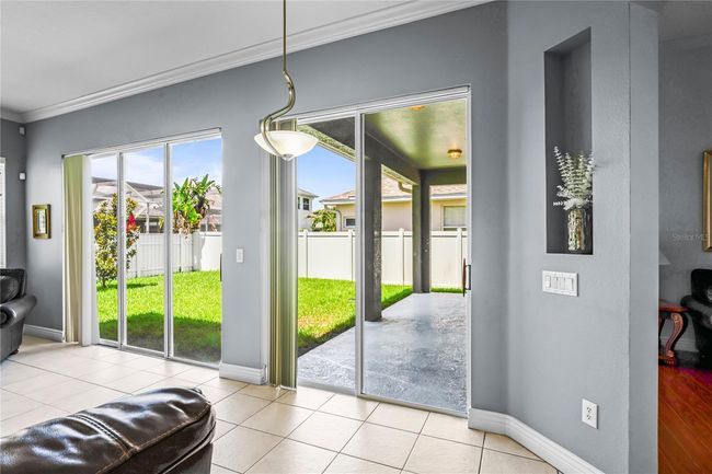 Dinette area overlooking covered lanai | Image 14