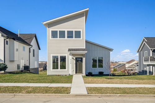 6136 Mississippi Avenue, Davenport, IA, 52807 | Card Image