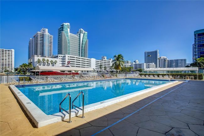 231 - 600 Parkview Dr, Condo with 3 bedrooms, 2 bathrooms and null parking in Hallandale Beach FL | Image 40