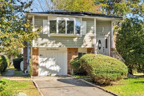 537 Lakeway Drive, Babylon, NY, 11703 | Card Image