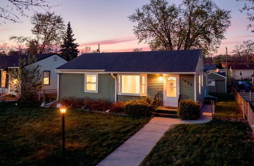 1675 Iowa Ave E, Saint Paul, MN, 55106-1324 | Card Image