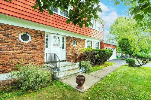4 Pasture Ln, Poughkeepsie, NY, 12603-5023 | Card Image