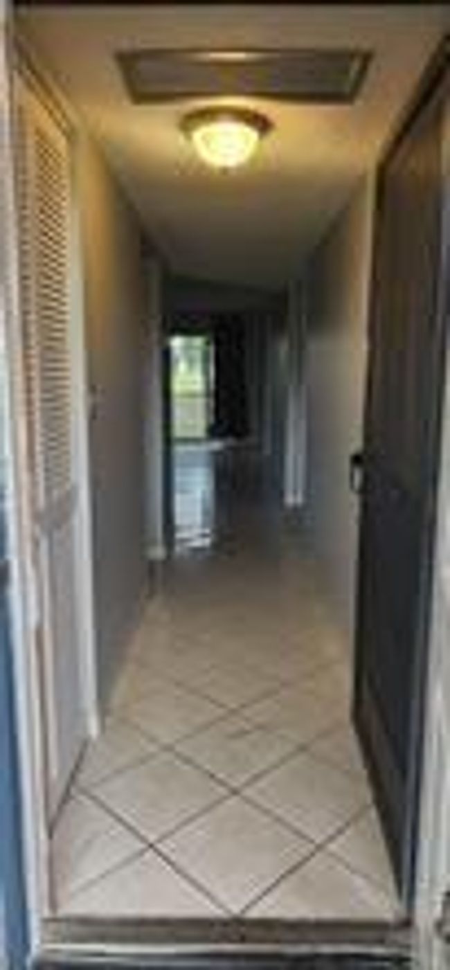 APT-110 - 8020 Colony Cir N, Condo with 2 bedrooms, 2 bathrooms and null parking in Tamarac FL | Image 4