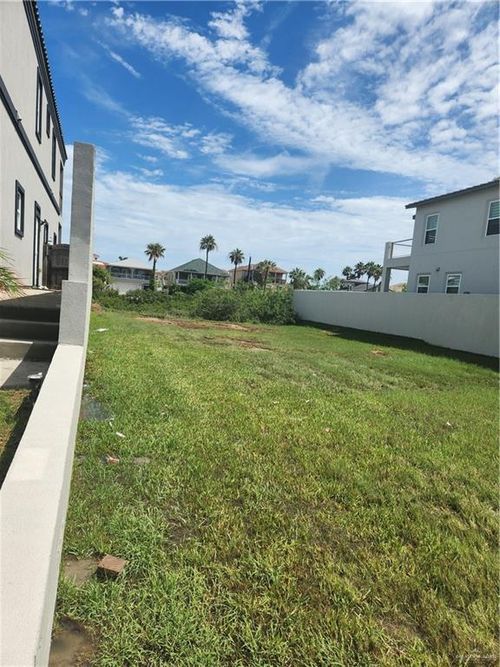 214 W Hibiscus Street W, South Padre Island, TX, 78597 | Card Image