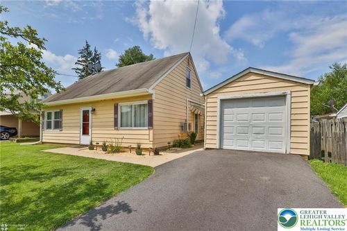 1219 Whitehall Ave, Palmer Twp, PA, 18045-5620 | Card Image