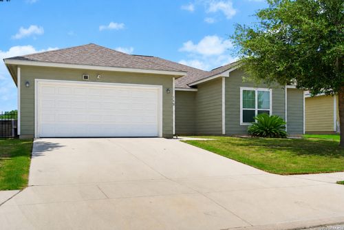 148 Lark Hill Rd, Floresville, TX, 78114-6613 | Card Image
