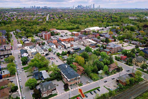 207-215 Broadway St, Mississauga, ON, L5M1J1 | Card Image