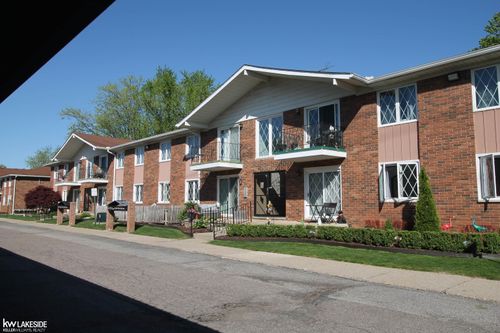 54679 Shelby Rd, Shelby Twp, MI, 48316-1437 | Card Image