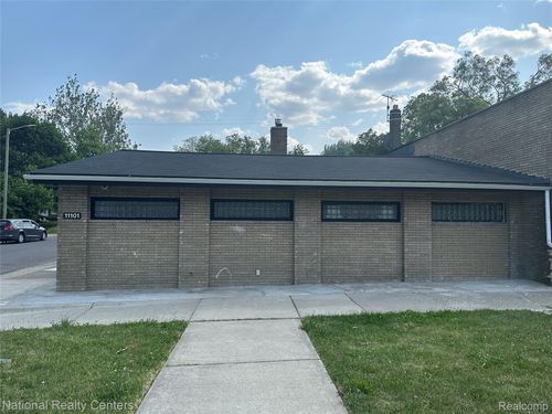 11101 Morang Dr, Detroit, MI, 48224-1702 | Card Image