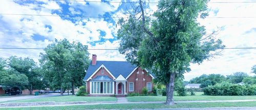 1001 W Walnut St, Coleman, TX, 76834-3725 | Card Image