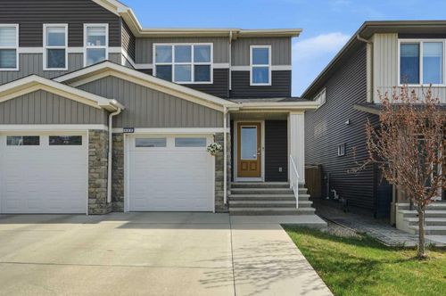 425 Carringvue Ave Nw, Calgary, AB, T3P0W5 | Card Image
