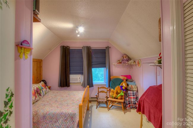356 Hickory Hill Cir, House other with 3 bedrooms, 2 bathrooms and null parking in Spruce Pine NC | Image 15