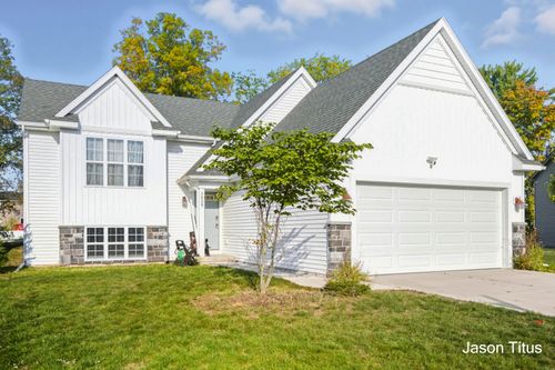 5829 Birdsong Ct Se, Kentwood, MI, 49508-2323 | Card Image